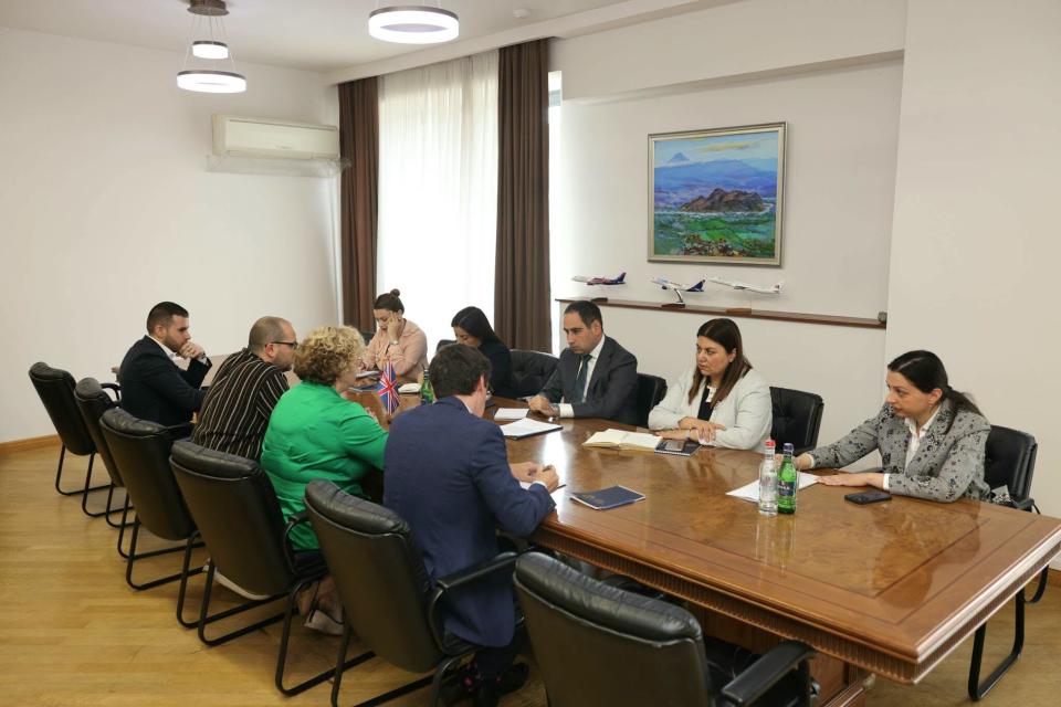 ՀՀ ՏԿԵ նախարար Դավիթ Խուդաթյանն ընդունել է ՀՀ-ում Միացյալ Թագավորության արտակարգ և լիազոր դեսպանին
