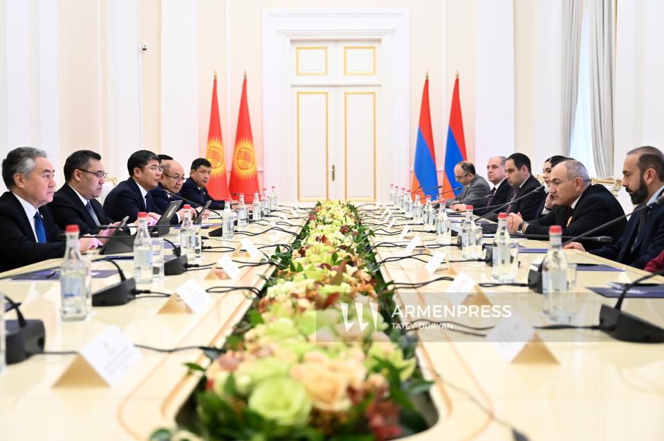 ՀՀ վարչապետ Նիկոլ Փաշինյանի և Ղրղզստանի նախագահ Սադիր Ժապարովի ընդլայնված կազմով հանդիպումը