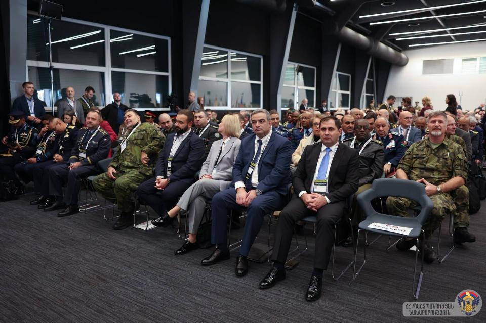 Сурен Папикян в Праге принял участие в церемонии открытия выставки “Future Forces Exhibition & Forum”