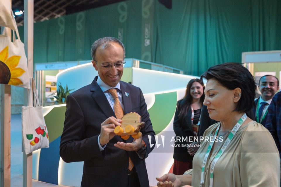 COP17.  ՀՀ աշխատանքի և բարեկեցության նախարար Արսեն Թորոսյանն ու ՀՀ էկոնոմիկայի նախարարի տեղակալ Արման Խոջոյանն այցելել են Կանաչ գոտի