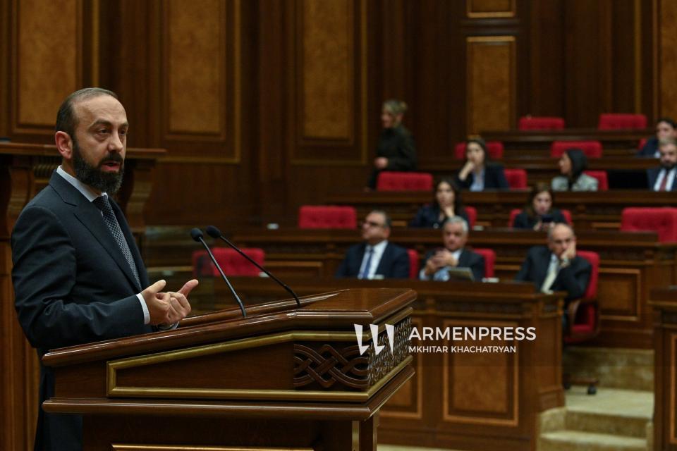 Efforts to visit Armenians held in Azerbaijan through intermediaries fail, FM says