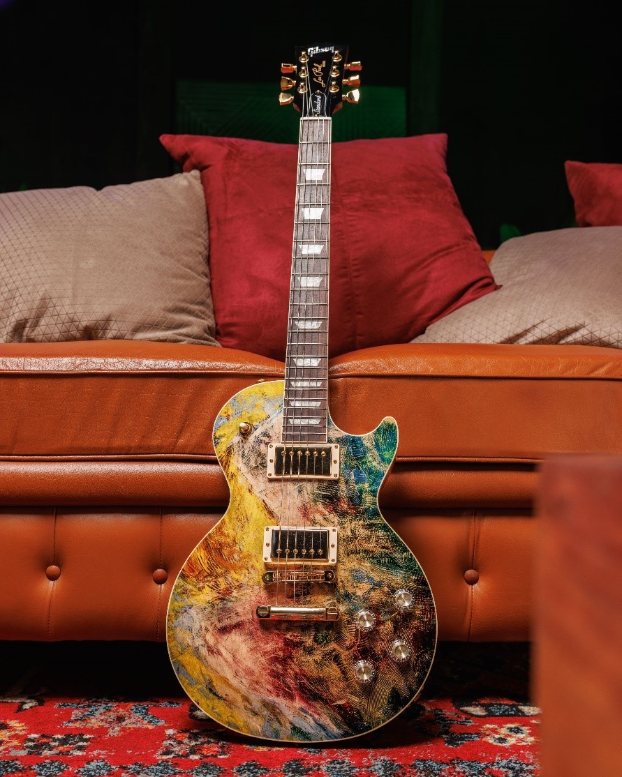 Gibson Les Paul.jpg (269 KB)