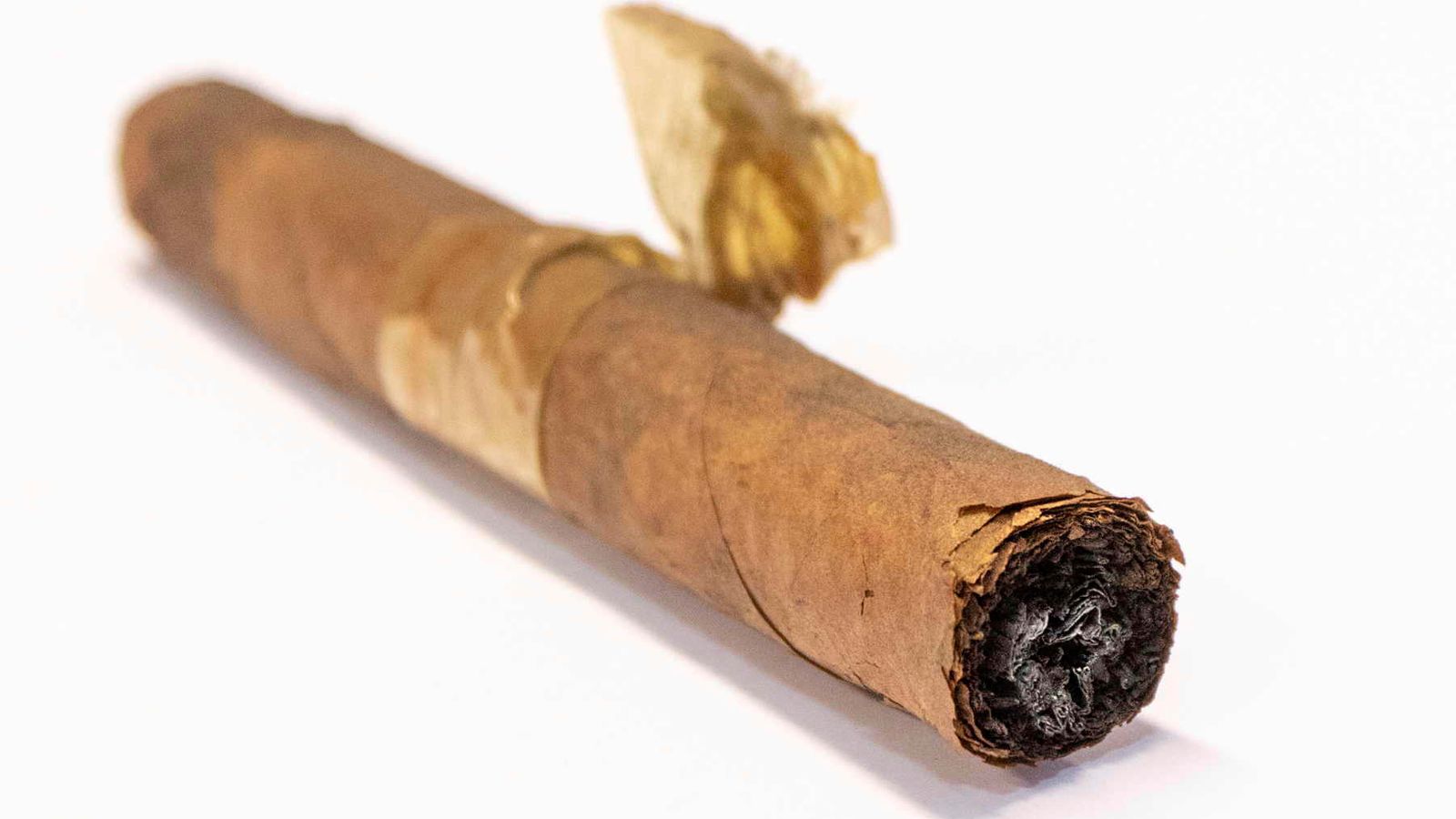 skynews-cigar-winston-churchill_6173597.jpg (95 KB)