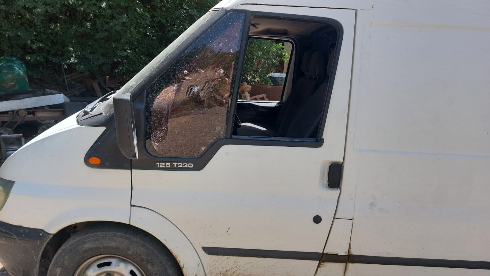 С азербайджанских позицийстреляли в направлении села Сарушен: поврежден 
гражданский автомобиль
