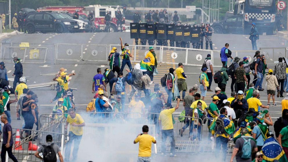 brazil-congress-protest-ap-mz-18-230108_1673208586217_hpMain_16x9_992.jpg (123 KB)