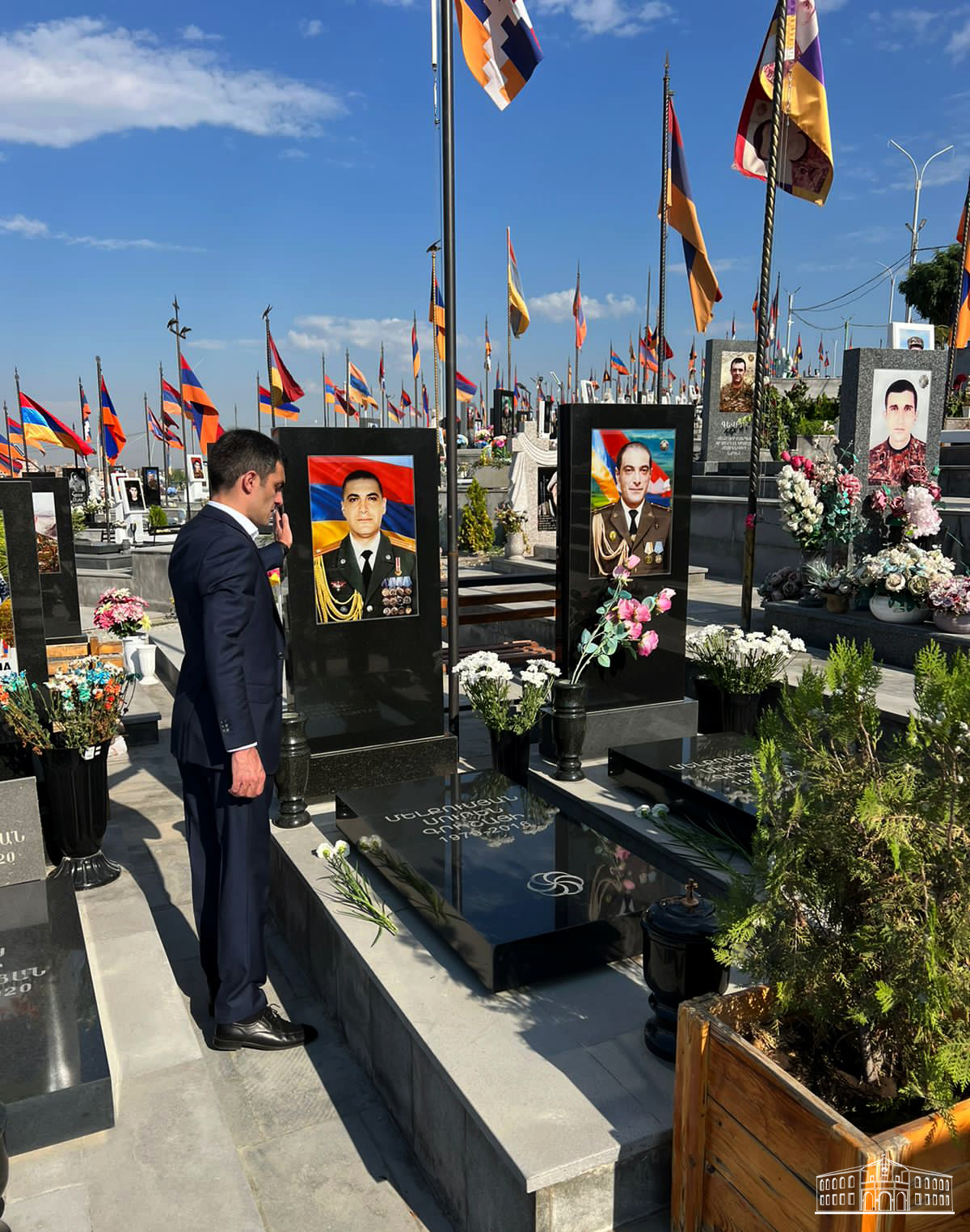 Министр иностранных дел Нагорного Карабаха посетил воинский пантеон «Ераблур»