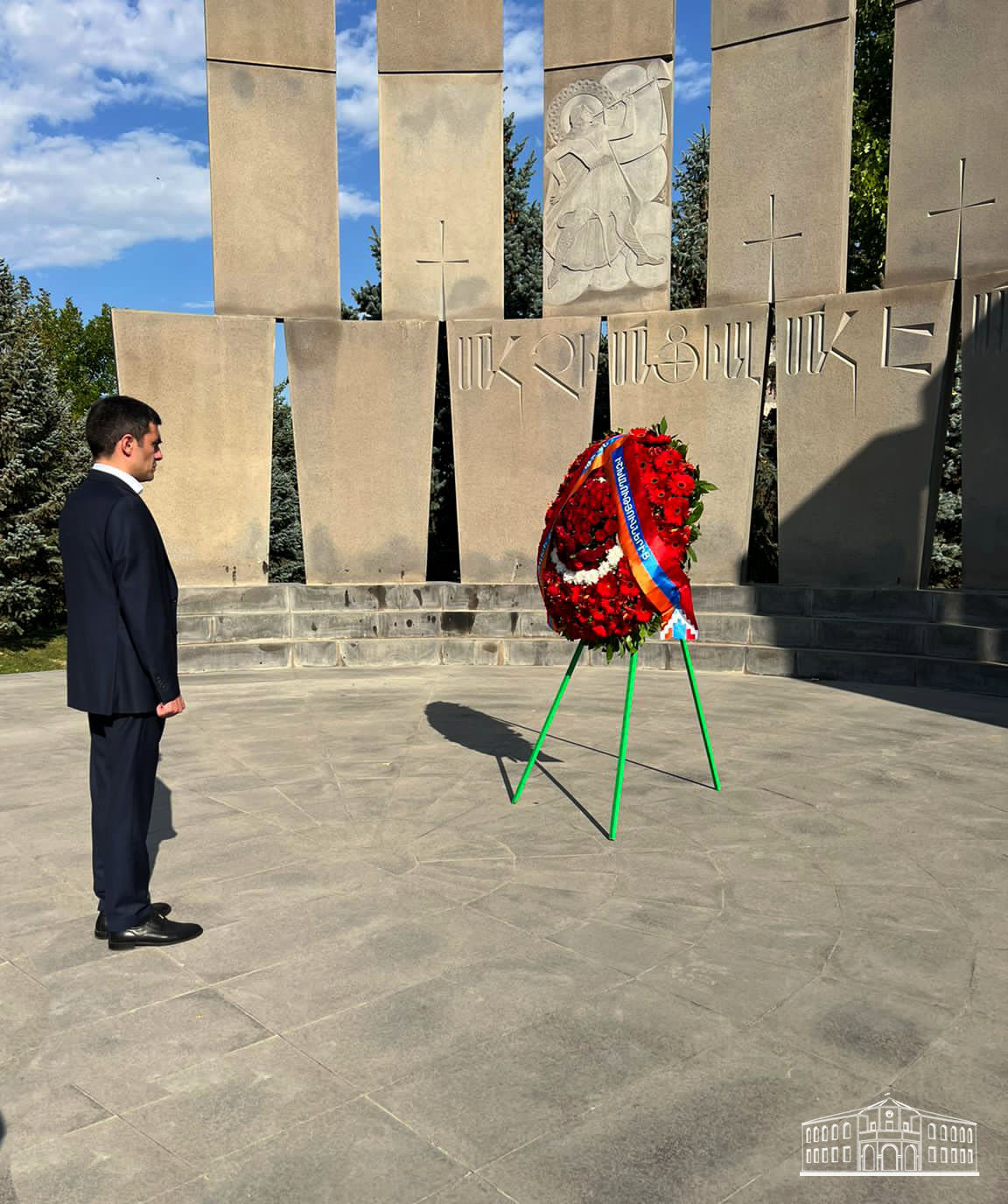 Министр иностранных дел Нагорного Карабаха посетил воинский пантеон «Ераблур»