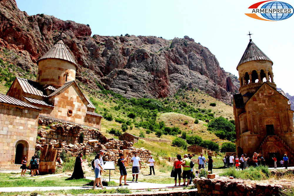 Туристы в армении