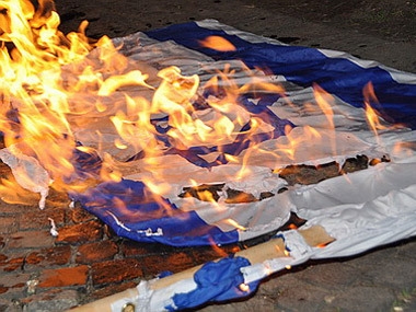 В Азербайджане вновь сожгли флаг Израиля и Армении