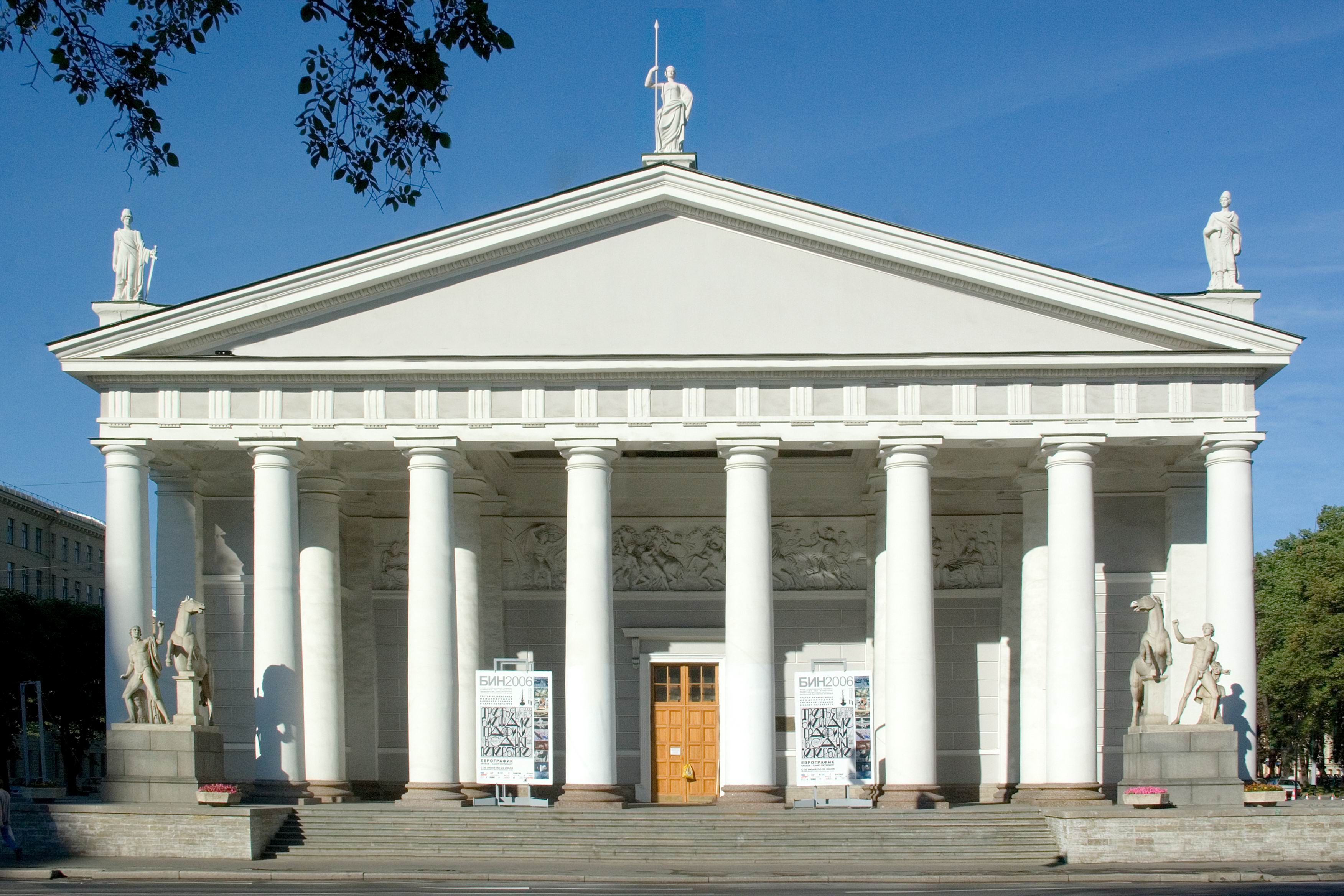 Манеж спб. Конногвардейский манеж в Санкт-Петербурге. Конногвардейский манеж в Санкт-Петербурге Архитектор. Центральный выставочный зал манеж Санкт-Петербург. Джакомо Кваренги Конногвардейский манеж.