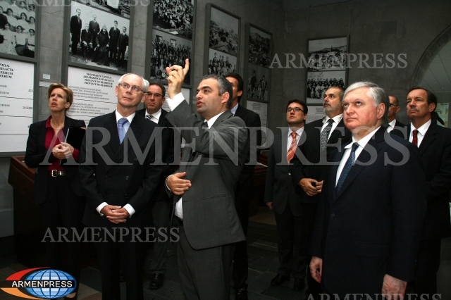 Recognition of Armenian Genocide is a priority. 20 officials from different countries 
paied tribute to Tsitsernakaberd