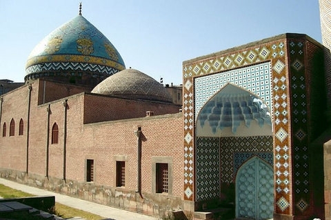 Асмик Погосян считает важным включение «Голубой мечети» в список культурного 
наследия ЮНЕСКО