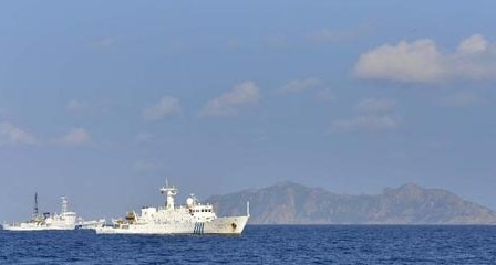 Три китайских патрульных корабля впервые за последние десять дней вошли в 
зону у спорных островов