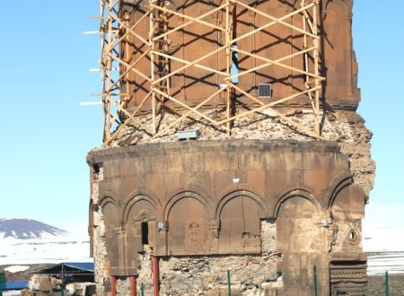 В исторической армянской столице Ани продолжаются работы по консервации 
армянской церкви Сурб Пркич