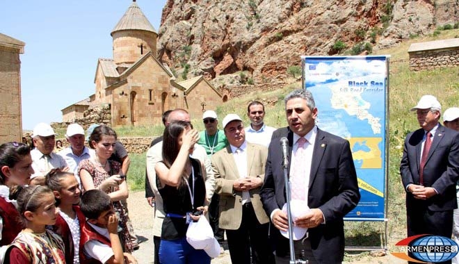 Будет создаан туристический путь протяженностью в 3 тыс. км.: от армянского 
города Мегри до греческих Салоник