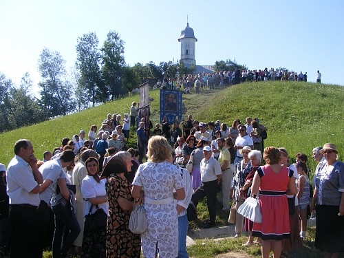 Армяне Румынии отметили день Богородицы   в храме Ачкатар