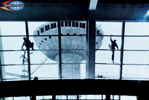Էդուարդո Էռնեկյանը հաստատակամ է Զվարթնոց օդանավակայանի կլոր 
շենքը քանդելու հարցում
