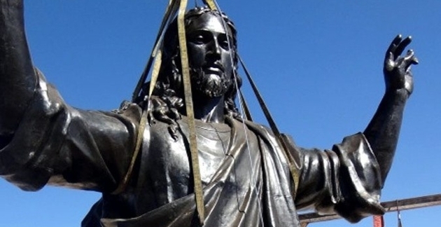 Отлитая в Армении статуя Христа установлена в Сирии