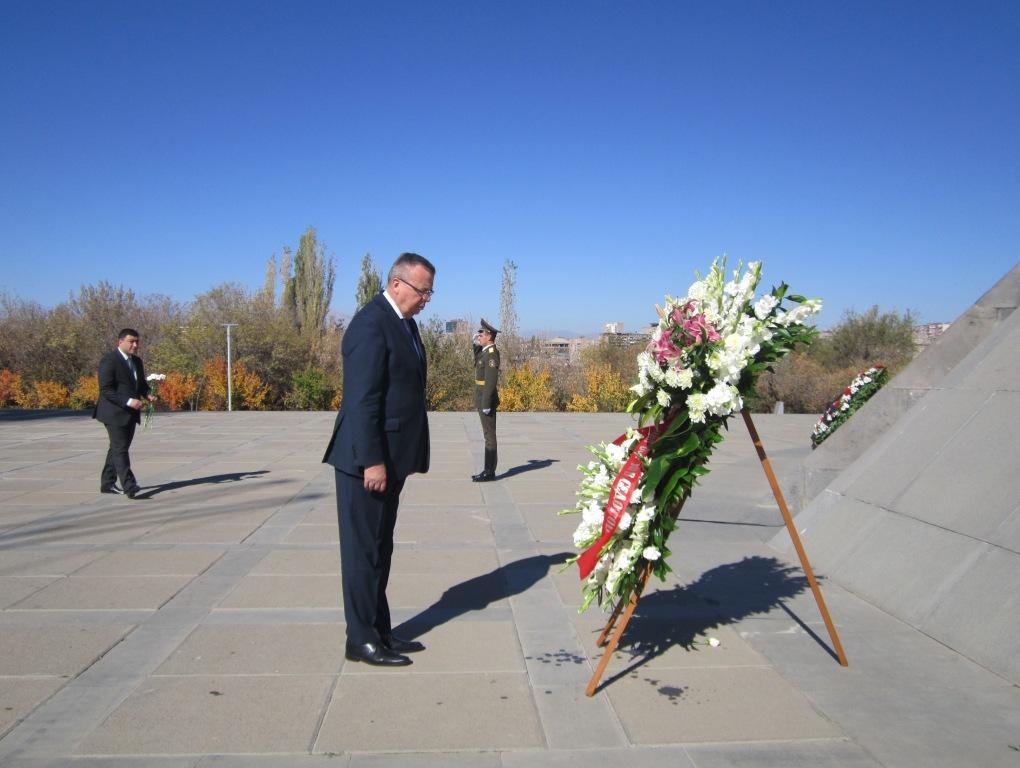 ՄԱԿ-ի գլխավոր քարտուղարի տեղակալը Ծիծեռնակաբերդում հարգել է Հայոց ցեղասպանության զոհերի հիշատակը