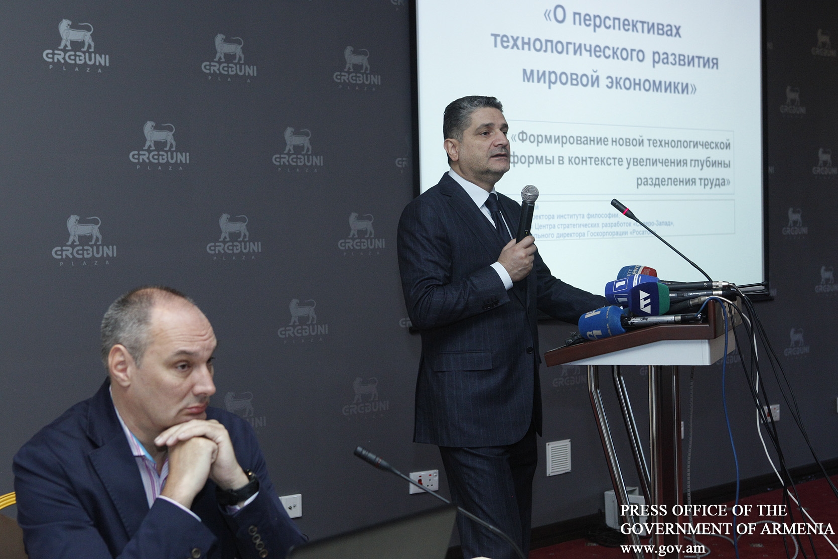 Премьер-министр принял участие во встрече в рамках программы «Армения как 
страна реализуемых возможностей»