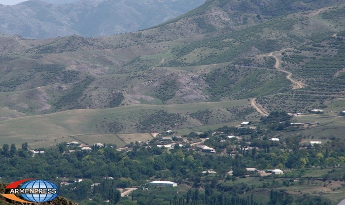 Оказавшийся под обстрелом противника дорожный участок Парвакар-Вазашен в 
Тавушской области Армении закрыт