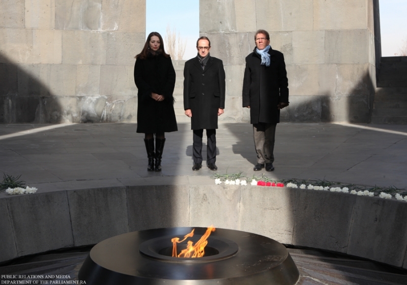 Парламентская делегация Франции посетила мемориал в Цицернакаберде 