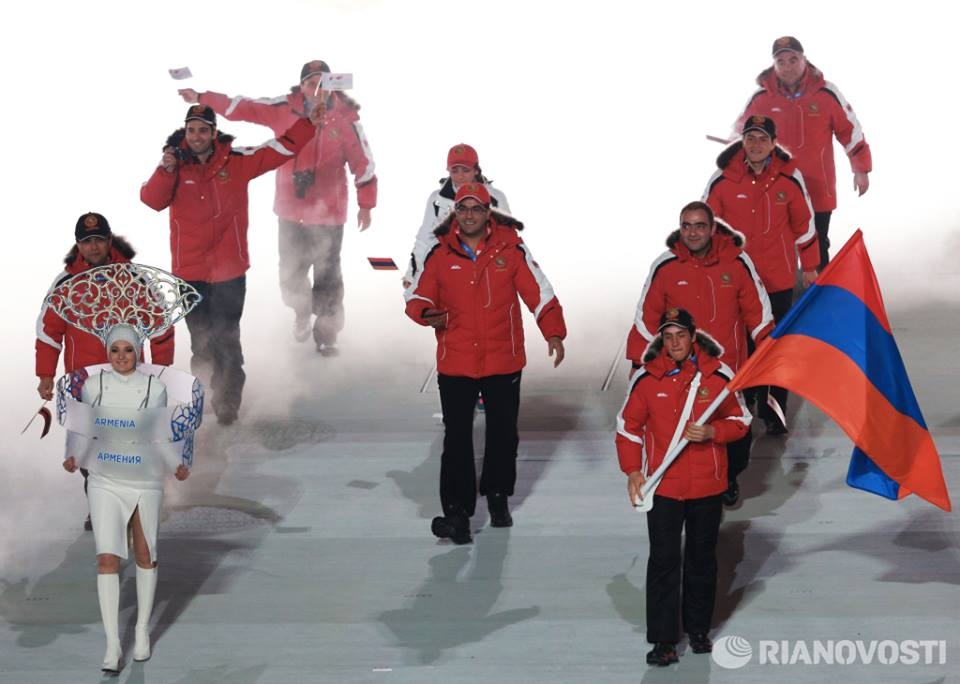 Армянские спортсмены приняли участие в параде стран на открытии XXII зимних 
Олимпийских игр