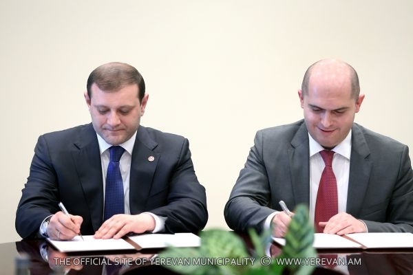 Armen Ashotyan and Taron Margaryan sign memorandum of understanding