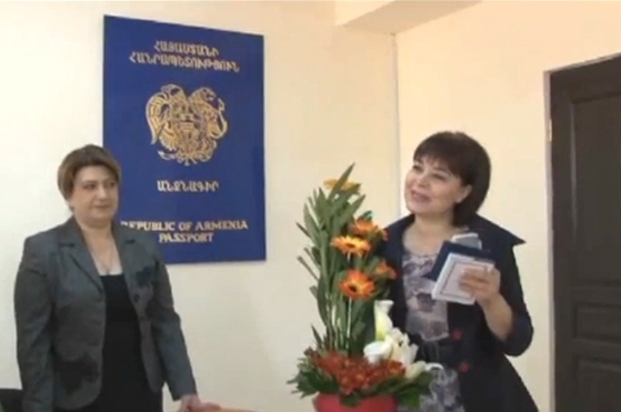 Tsvetana Paskaleva receives Armenian passport