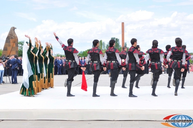 Տասնութ ազգերի ներկայացուցիչներ Հայաստանում կմասնակցեն պարի և երգի 
միջազգային մրցույթ-փառատոնի