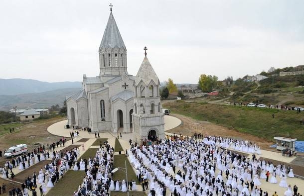 674 couples of Karabakh "Big Wedding" demanded to release Levon Hayrapetyan