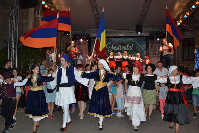«Страда Арменеаска» - армянский фестиваль на улицах летнего Бухареста