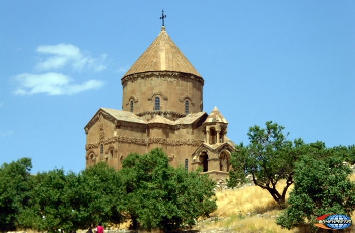 Вселенский Патриарх Варфоломей I примет участие в ежегодной службе в армянской 
церкви Сурб Хач на острове Ахтамар