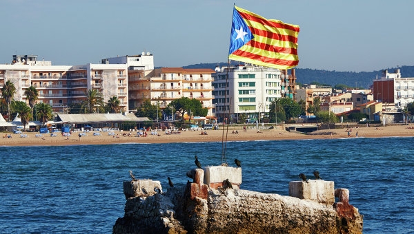 Почти 60% жителей Каталонии выступают за государственность автономии