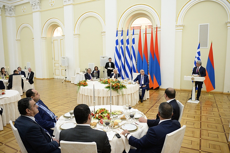 От имени президента Армении в честь президента Греции был дан государственный ужин