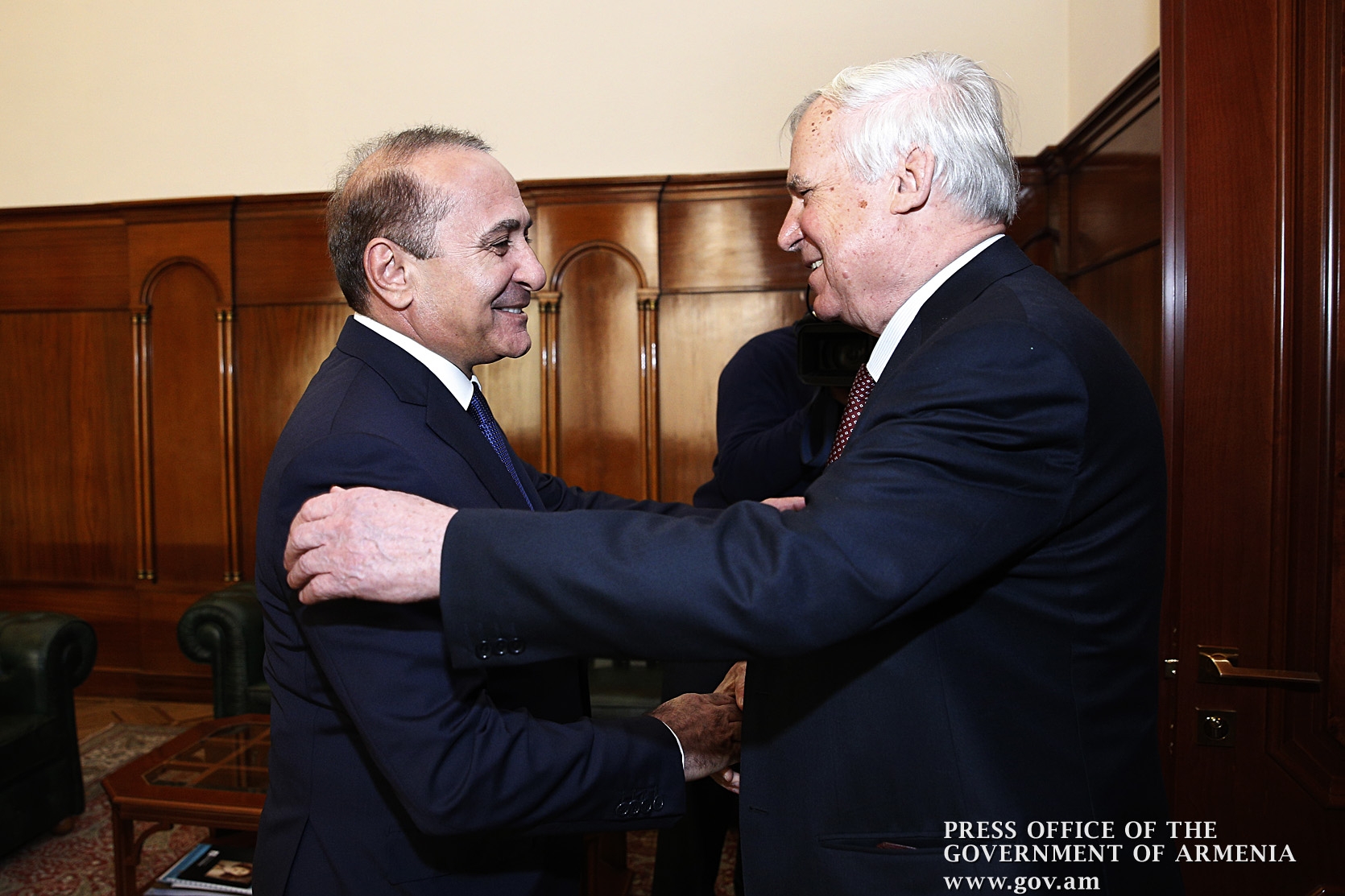 Премьер-министр Армении принял Николая Рыжкова