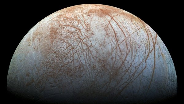
NASA опубликовало новое изображение покрытого льдом спутника Юпитера
