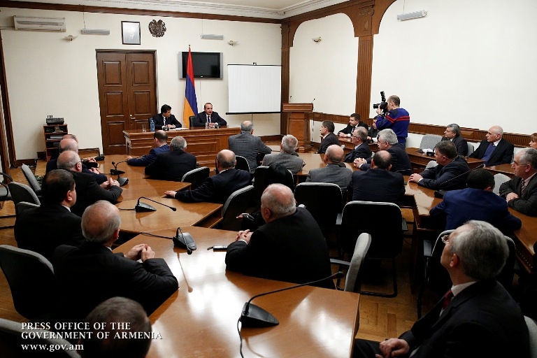 Премьер-министр Армении представил аппарату министерства территориального 
управления и ЧС новоназначенного министра