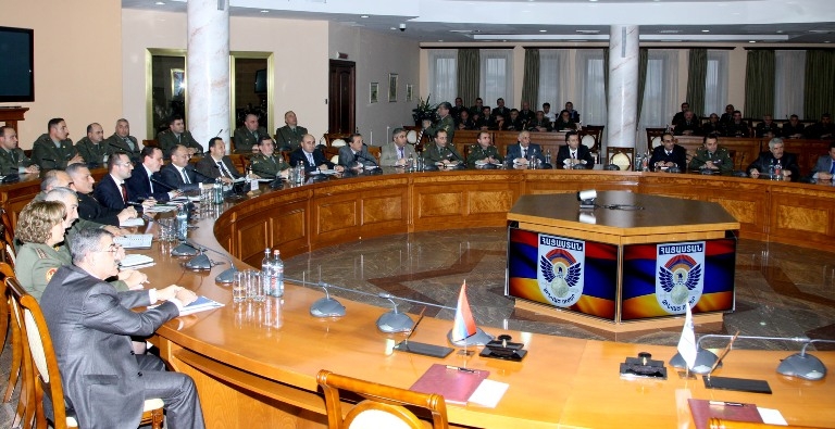 Министерство обороны Армении и ереванский офис ОБСЕ подписали программу 
сотрудничества на 2015 год
