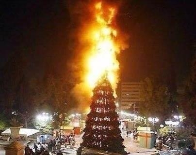 Բաքվում այրվել է Նոր տարվա տոնածառը
