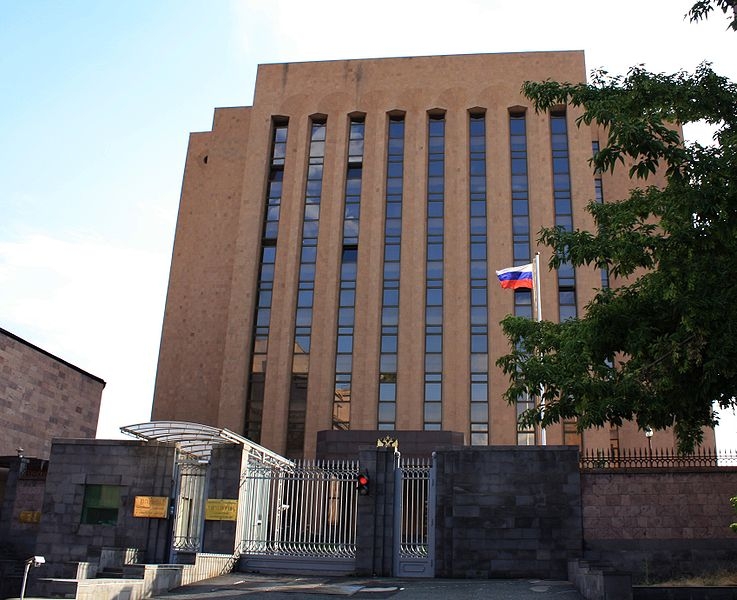 Посольство РФ в Армении скорбит вместе с армянским народом