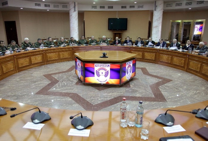 Обсуждены вопросы развития военно-промышленного комплекса Армении