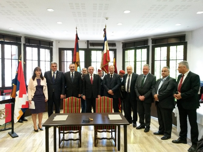 Karabakh’s Martakert and Sarcelles sign cooperation agreement
