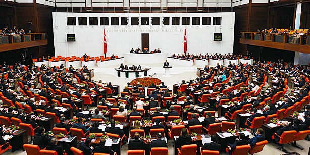 Թուրքիայոմ խորհրդարանական ընտրություններին ընդառաջ իշխող 
կուսակցության վարկանիշն ընկնում է