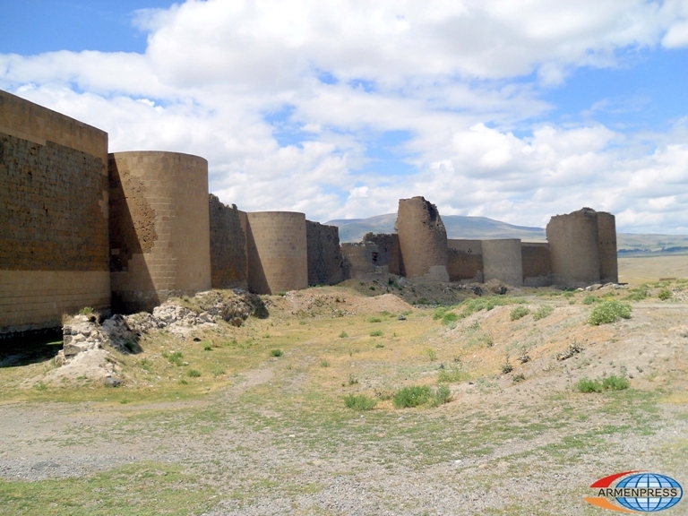 Armenian chants and verses performed in ruins of Ani 