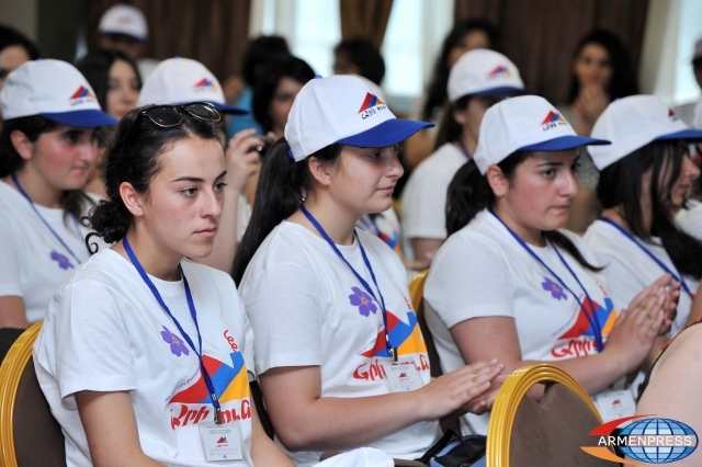 На этот раз программа «Вернись домой» привела на родину 104 армян из 
7 стран