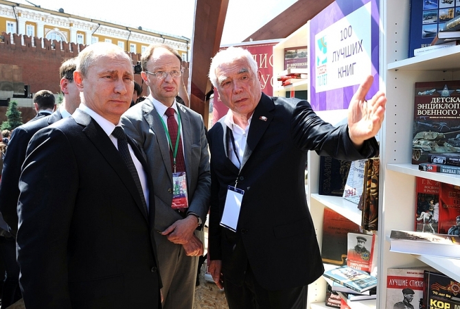 Путин пообещал приехать в Феодосию и посетить музей Айвазовского