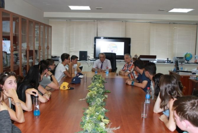 Students of Montreal’s “Saint Hakob” National College welcomed at Ministry of Diaspora  