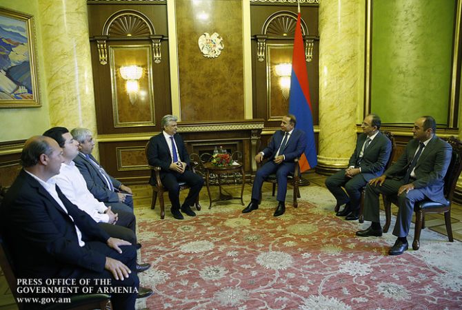 PM Hovik Abrahamyan receives Swiss businessman Vartan Sirmakes