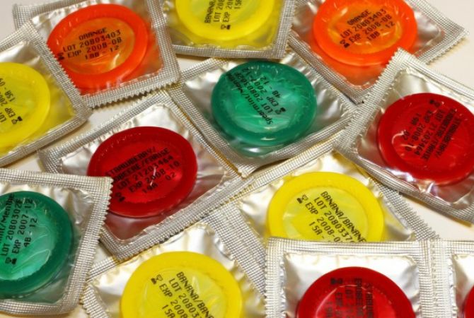 Россия ограничит госзакупки иностранных презервативов и костылей